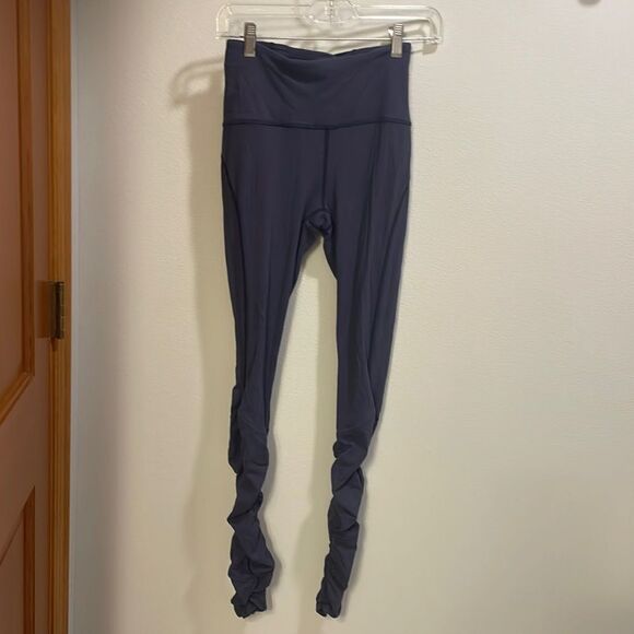 𝅺lululemon purple woman’s leggings - Picture 1 of 8